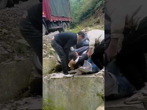 Kindness is still all around us... two men stopped to help a person in need. #short,#kindness,#help thumbnail