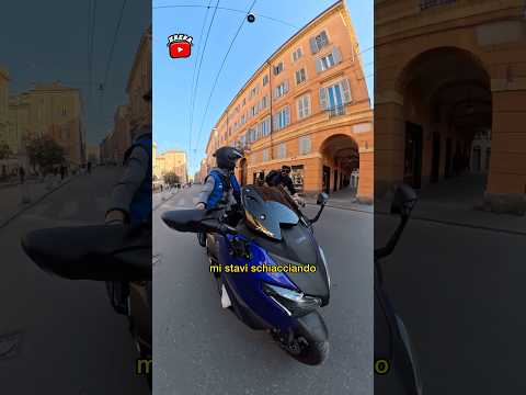 Taglio la strada a un ciclista… si infuria subito 🚴‍♂️🔥 thumbnail