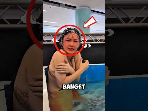 Demi Menghibur Banyak Orang, Putri Duyung ini Nekat Masuk Lagi ke Air Es! ???‍♀️ thumbnail