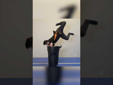 Things I eat as a parkour athlete 🤣 thumbnail