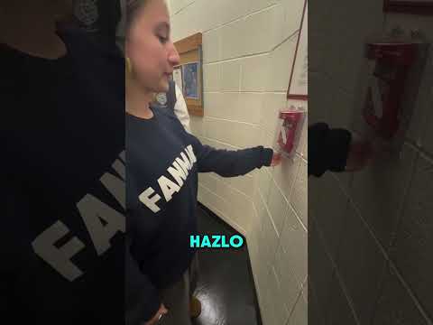 ARRUINÓ EL SIMULACRO DE INCENDIO!! 😂 thumbnail