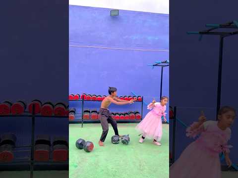 Dumbbell tod diya bhai ne. ???? #shortvideo #funnyvideo #comedyvideos #funny #funnyshorts thumbnail