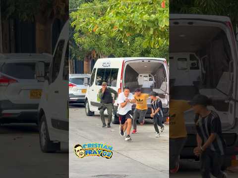 Presos fugitivos 🏃‍♂️🚔 / broma a policías 👮‍♂️ #funny #viralvideo #prank #viralvideo thumbnail