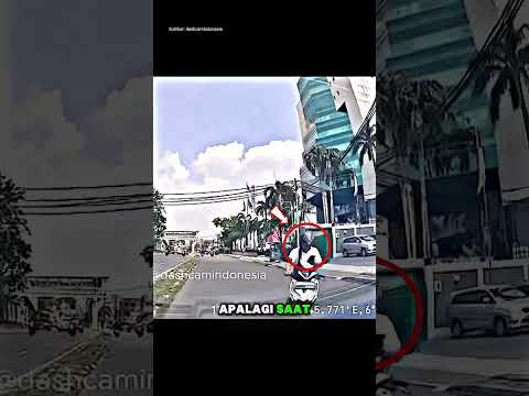 Baru Masuk Jalan Malah Main HP, Detik-Detik Pemotor terkena Mobil‼️ thumbnail