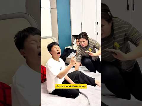 Cậu Bé ngủ mơ bị sư tử đớp dọa Bố Mẹ chết khiếp #shorts #funny #haihuoc thumbnail