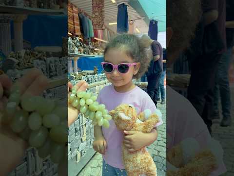 Gerçek üzüm sandı ama bunlar misket taşı😂 #aboneolmayiunutmayin #keşfetbeniöneçıkar #funny #shorst thumbnail