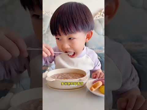 Questo bambino ha fatto tutto da solo per la sua mamma malata 🥹❤️ thumbnail