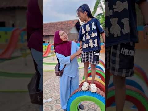 Awas jatoh⁉️😱#leasnow #trendingshorts #viralshort #fypshorts #familydrama #filmpendek thumbnail