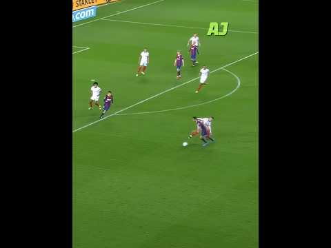 Busquets Amazing Skills 😍 thumbnail