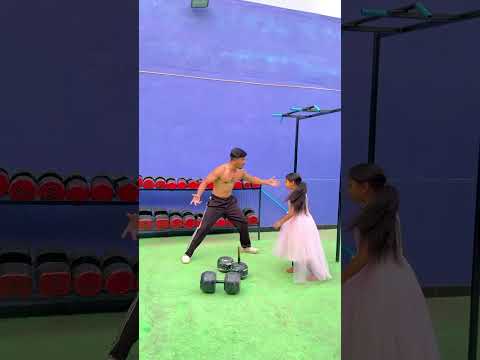 Dumbbell tod diya bhai ??? #shortvideo #funnyvideo #funny #comedyvideos #funnyshorts thumbnail