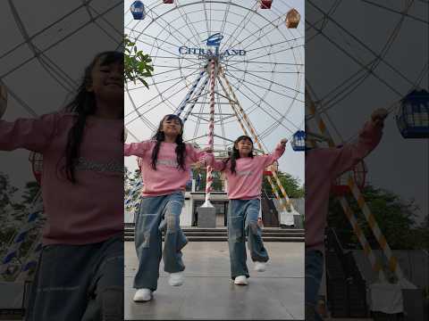 Komen kalo mau kita buatin Video Tutorialnya 😊😍 #kembar #dance #trends #justinbieber #remix #shorts thumbnail