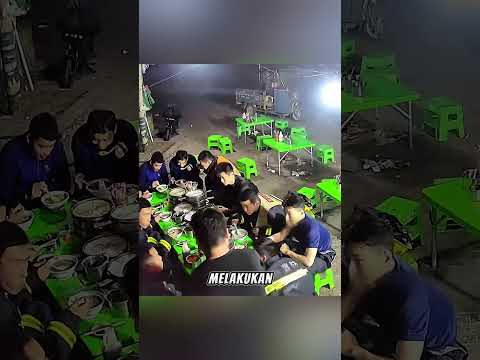 🍜🫶 Orang Asing Ini Diam-Diam Membayar Makanan Pemadam Kebakaran #shortvideo thumbnail