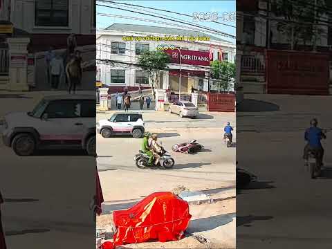Quá sợ với bọn báo thủ này luôn 😨 #antoangiaothong #laixeantoan #shorts thumbnail