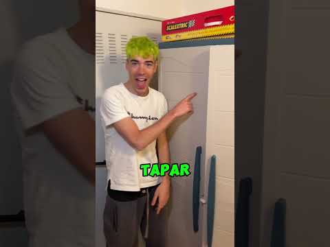 ME ESCONDO EN UNA HABITACIÓN SECRETA EN MI CASA! thumbnail