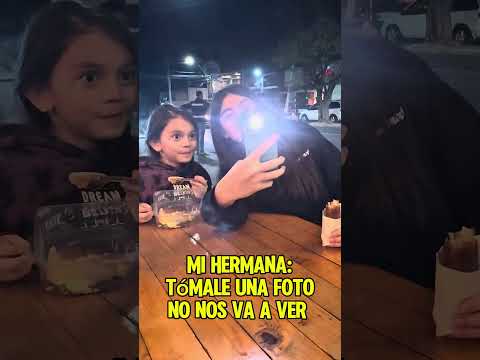 Así como que no nos ven #hermanas #discimular #foto #celular thumbnail