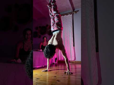 I think I impressed her 🤭🤯 #calisthenics #motivation #gymmotivation #gym #streetworkout #aestheic thumbnail