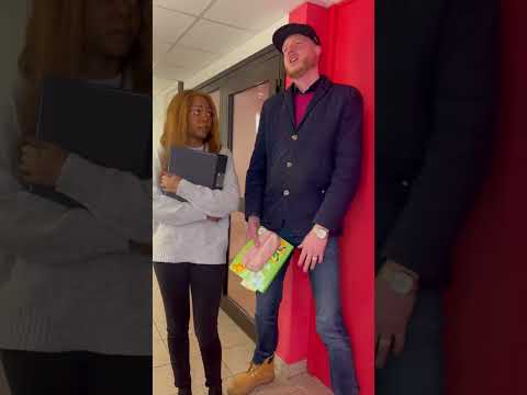 Brukar du dra eller vänta? #humor #komedi #skola #roligaklipp #parody #shortvideo #shorts thumbnail