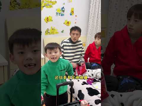 张三坑风评真是差得很，不管多好吃的东西，先干为敬！#熊孩子 #搞笑 #萌娃#坑爹 thumbnail