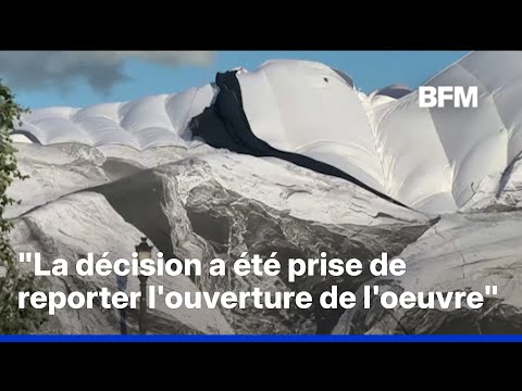 La "Caverne" de JR sur le Pont Neuf endommagée par les intempéries thumbnail