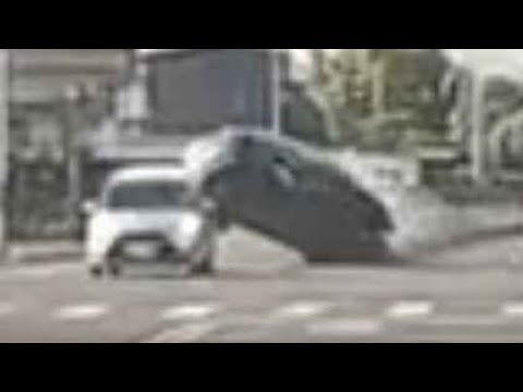 【車禍影片】一大早就自撞橋墩 thumbnail