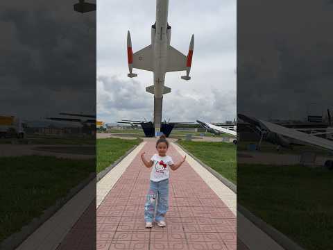 F16nın kolları yukarı duruyormuş 😂 #aboneolmayiunutmayin #keşfetbeniöneçıkar #kesfeteyyiz #funny thumbnail