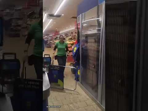 POTĘŻNA ULEWA W BERLINIE, ZALAŁO NAWET LIDLA! thumbnail