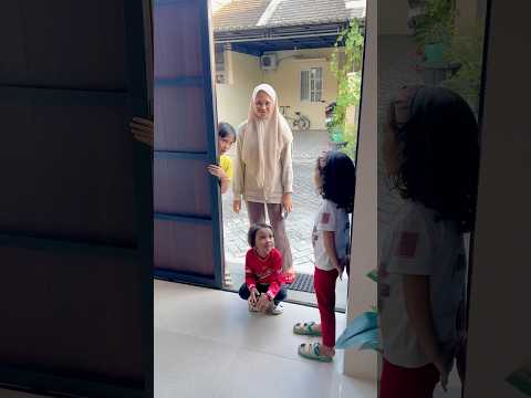 Ngambek mau mandi bareng kakak? #shortsviral #shortvideo #shorts #trending #viralvideo #fypシ thumbnail