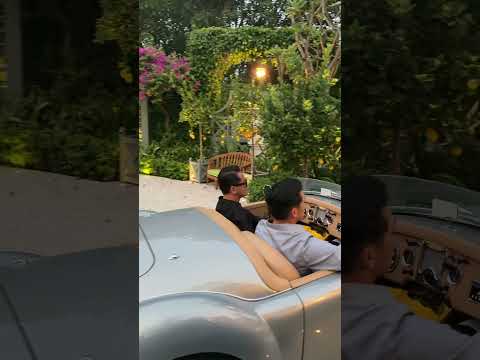Chiều Chủ nhật lái chiếc MGA năm 1954 dạo một vòng ở Sài Gòn, ghé nhà bạn ăn tối. Cuộc sống thật đẹp thumbnail