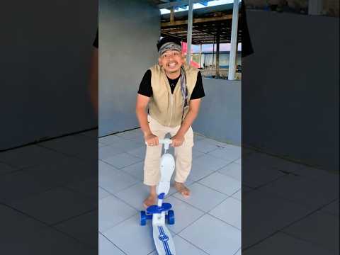 kakek ngajarin cucu main sekuter ! thumbnail
