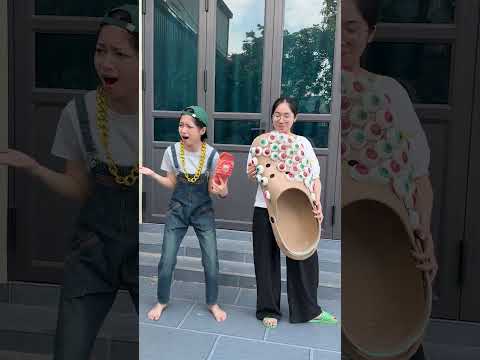 Món quà mất ngờ chị gái #funny #shorts thumbnail