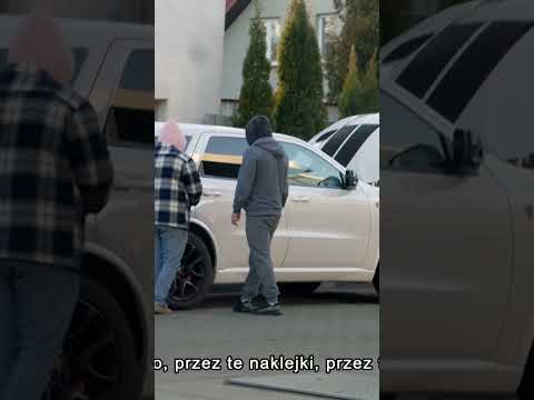 To nie szpachla, to 3 warstwowy lakier PERŁA! 🤣 | Uwaga! Oszust: ściema z ogłoszenia #shorts thumbnail