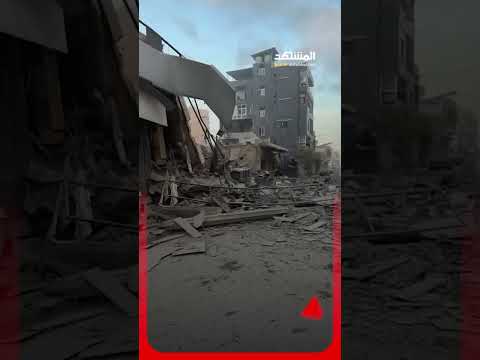 الدمار يغطي شوارع مدينة صور جنوب لبنان thumbnail