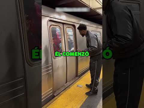 CASI PIERDE el TELÉFONO por CULPA de este BAILARÍN 🤯😱 #shorts #fail #gracioso #bromas #gracioso thumbnail