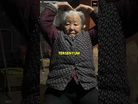 Dihina Banyak Orang, Nenek Ini Tetap Tersenyum Demi Satu Senyuman thumbnail