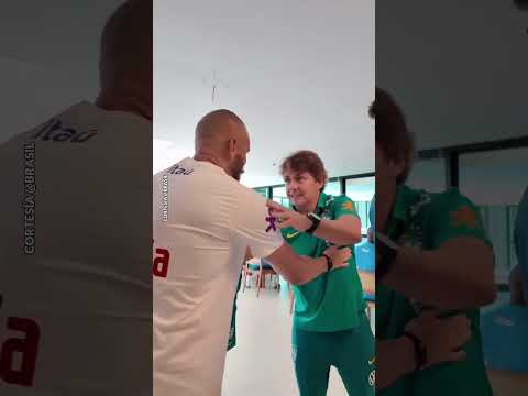 ¡LLEGÓ EL REY! Así recibieron a Neymar en la concentración de Brasil thumbnail