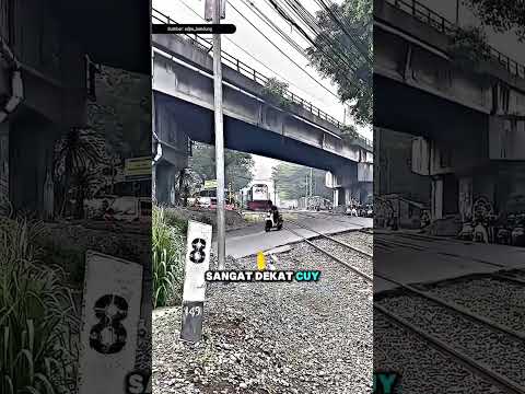 Nekat Terobos Saat Kereta Sudah Dekat, Aksinya Bikin Geleng Kepala‼️ thumbnail