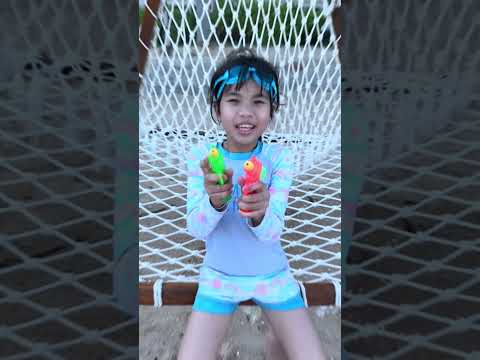 Bad Father & Good Mother || Con gái tội nghiệp bị ba thiên vị #shorts thumbnail