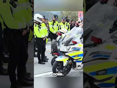 Une farce de siège éjectable a donné naissance au conducteur de mini-moto le plus drôle thumbnail