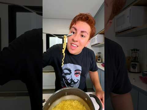 Everyone eats in their own way! 😅🤣 thumbnail