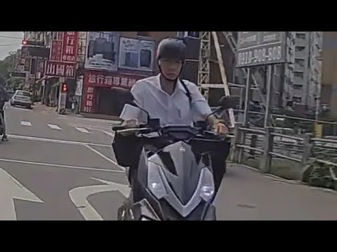 管牠駕駛什麼輪數，先送張紅包給牠（檢舉成功） thumbnail