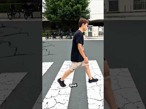 ¡La carretera se estaba derrumbando… pero su salto loco sorprendió a todos! 💥🚧😱 thumbnail