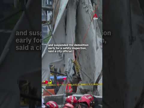 Overpass collapses in Seoul, leaving 3 dead and 3 injured thumbnail