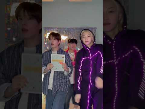 GO CRAZY✨ #StrayKids #스트레이키즈 #YouMakeStrayKidsStay thumbnail
