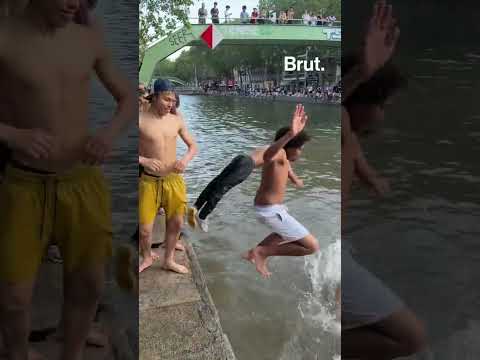 Paris se transforme en piscine géante thumbnail
