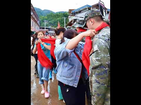 🇨🇳 灾难中士兵的无私奉献与人民的深切感恩 🇬🇧 Courage, Sacrifice, and the Gratitude of a Nation thumbnail