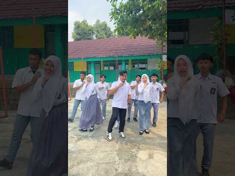 Malah jadi senam brazil 🕺💃😄 #funny #comedy thumbnail