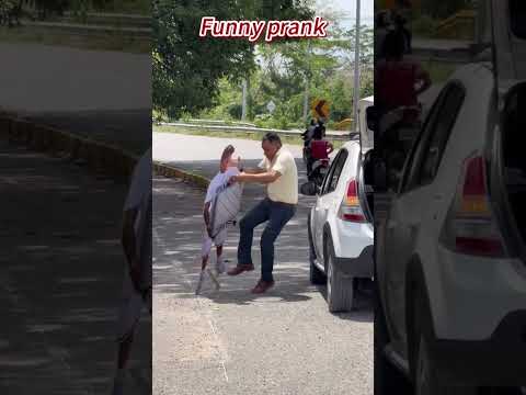 Funny prank😂#funny #funnyprank#foryou#funnyvideos#haha thumbnail