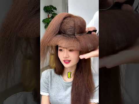 ¡El peluquero diseñó un nuevo peinado para la chica! 💇‍♀️✨ thumbnail