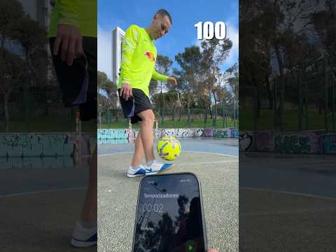 RECORD MUNDIAL DE TOQUES AL BALON DE FUTBOL EN 30 SEGUNDOS thumbnail