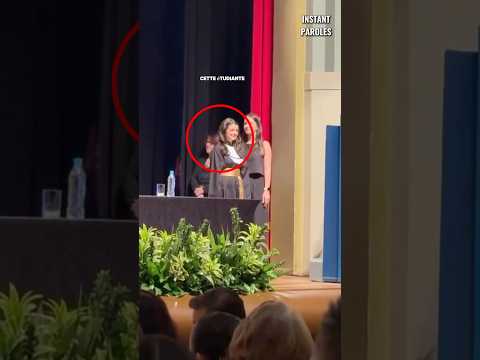 Cette étudiante atteinte de surdité reçoit son diplôme sous les applaudissements spéciaux du public thumbnail
